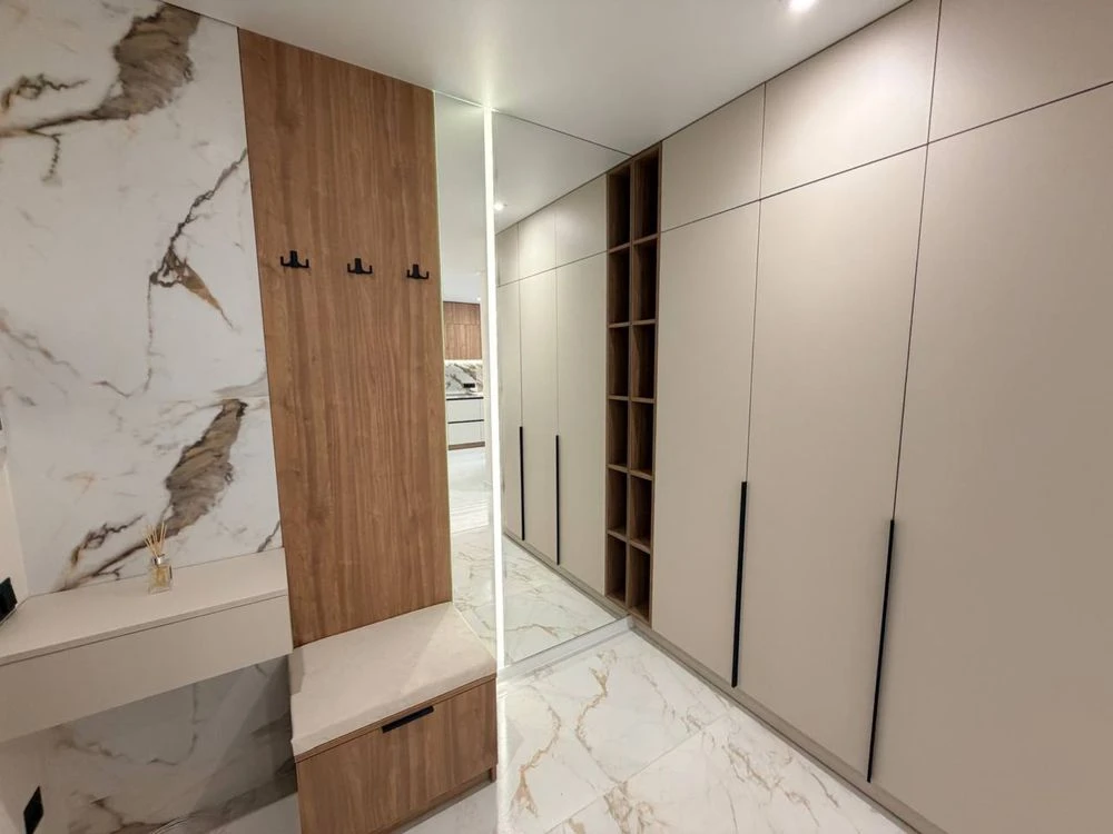 Urgent! 1-room apartment with renovated