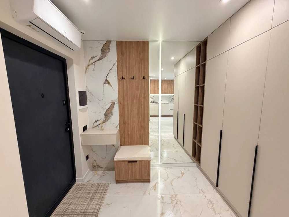 Urgent! 1-room apartment with renovated