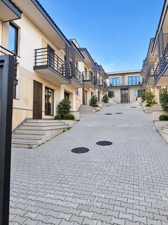 Sale of townhouse / city center / with a view of the mountains