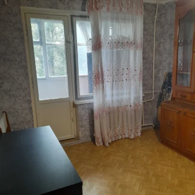 Продаю 2к\к. ул. Космонавтов ост. Космос.