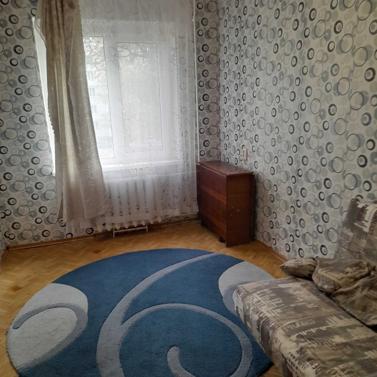 Продаю 2к\к. ул. Космонавтов ост. Космос.