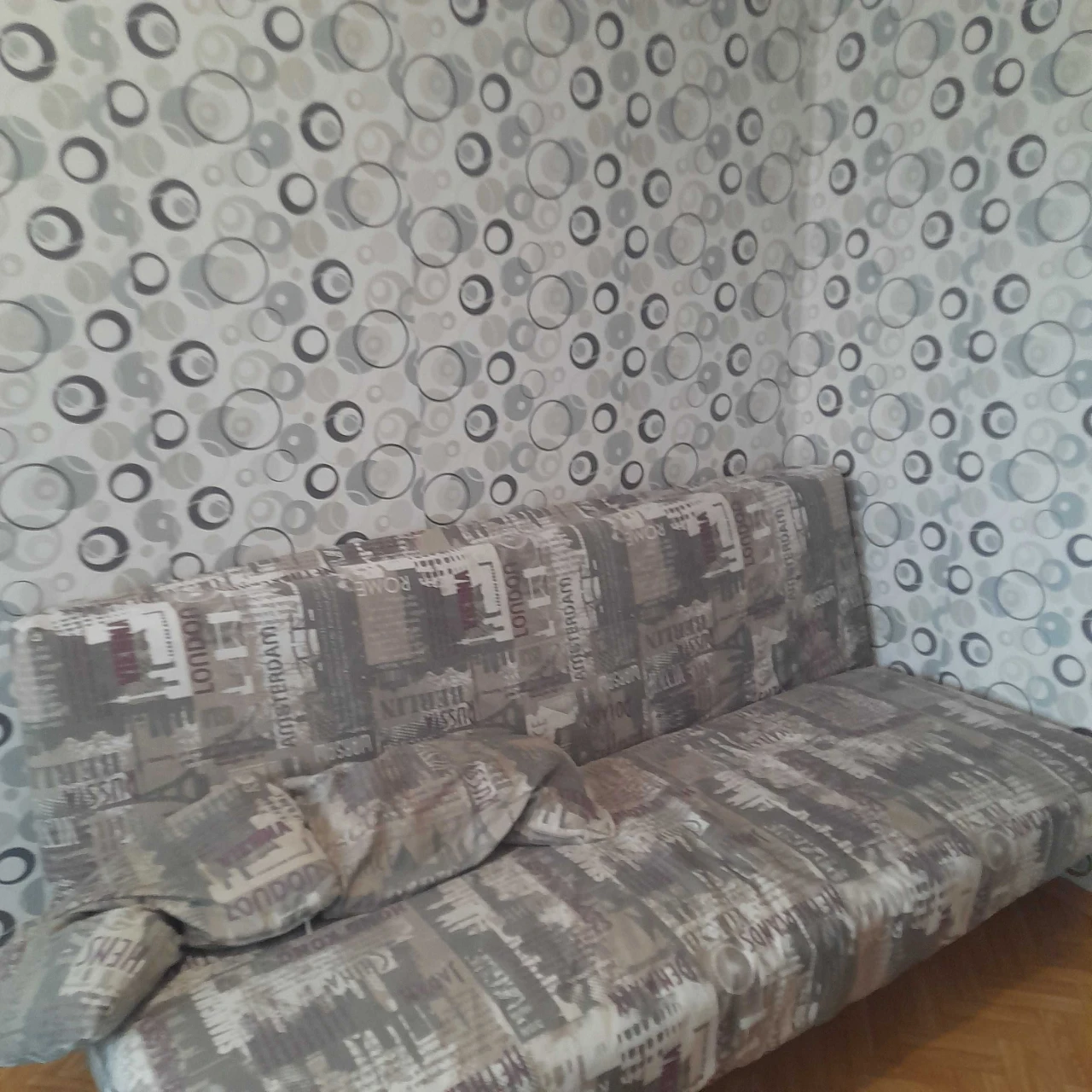 Продаю 2к\к. ул. Космонавтов ост. Космос.