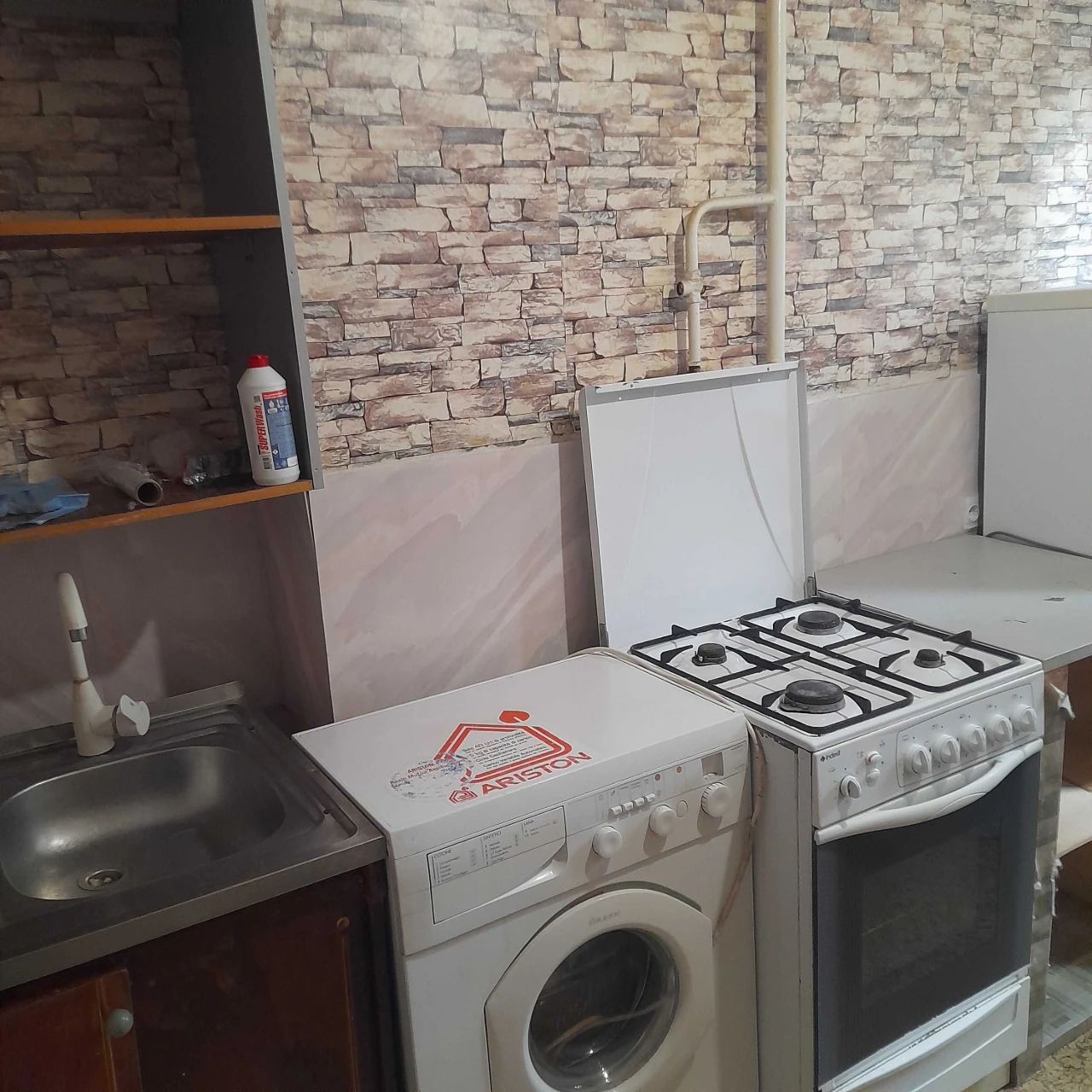 Продаю 2к\к. ул. Космонавтов ост. Космос.