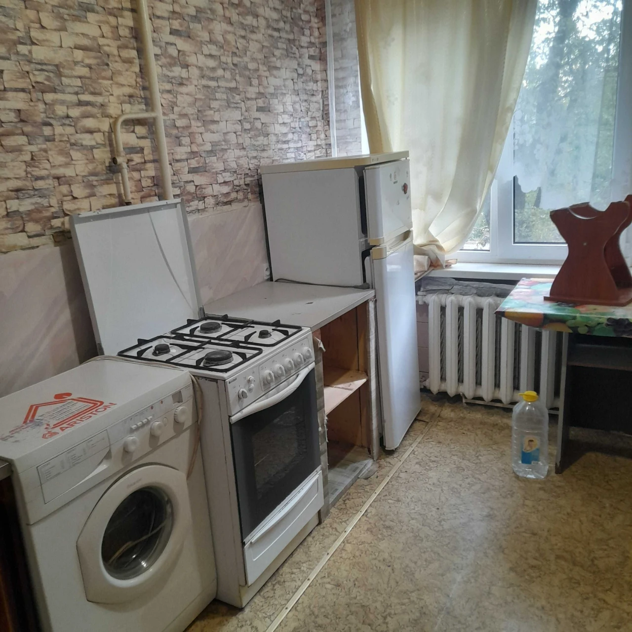Продаю 2к\к. ул. Космонавтов ост. Космос.