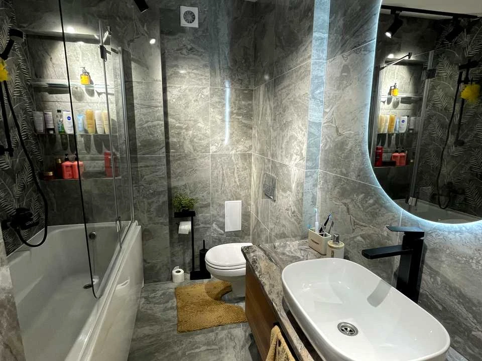 Apartment. Ivano-Frankivsk, Vysochana st.