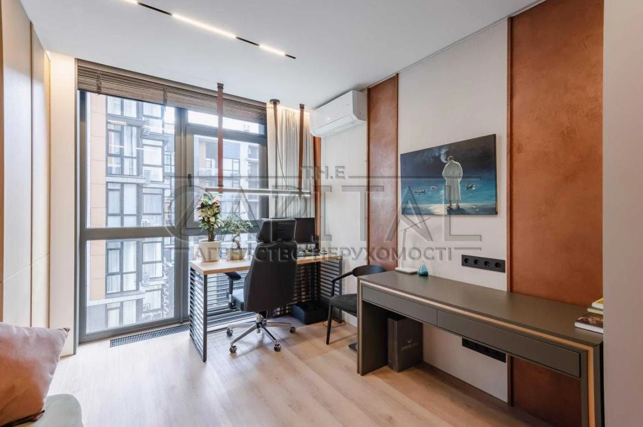 Sale of a new apartment 119 sq m, French Quarter 2, Entrance