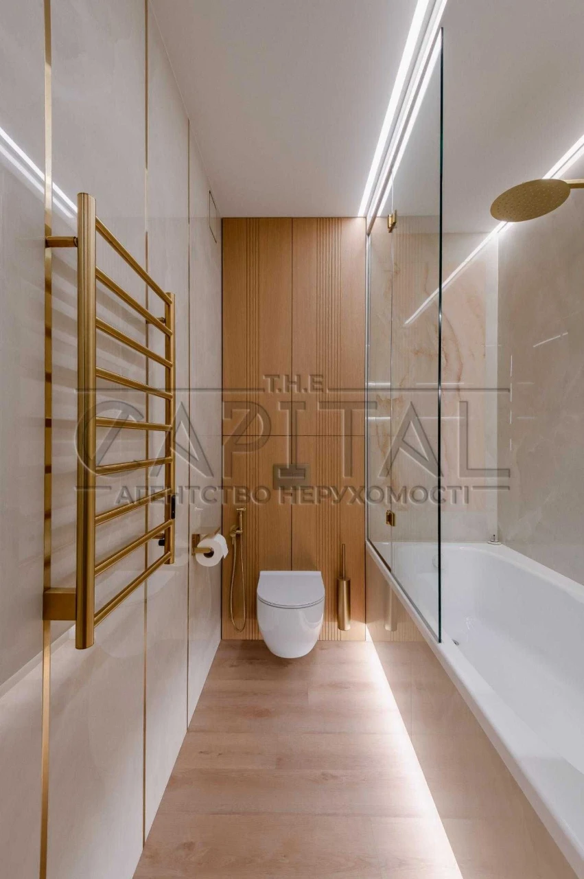 Sale of a new apartment 119 sq m, French Quarter 2, Entrance