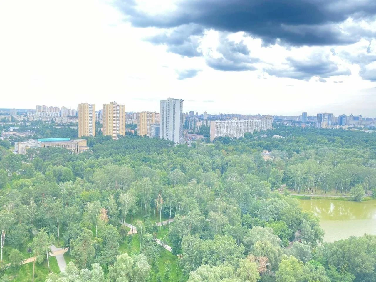 Видові тераси, затишок та світ – нічого кращого у місті!