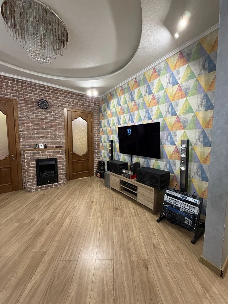 3-bedroom apartment 77 sq m with land and garage in