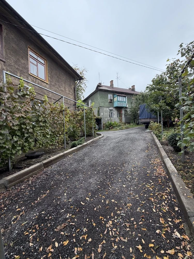3-bedroom apartment 77 sq m with land and garage in