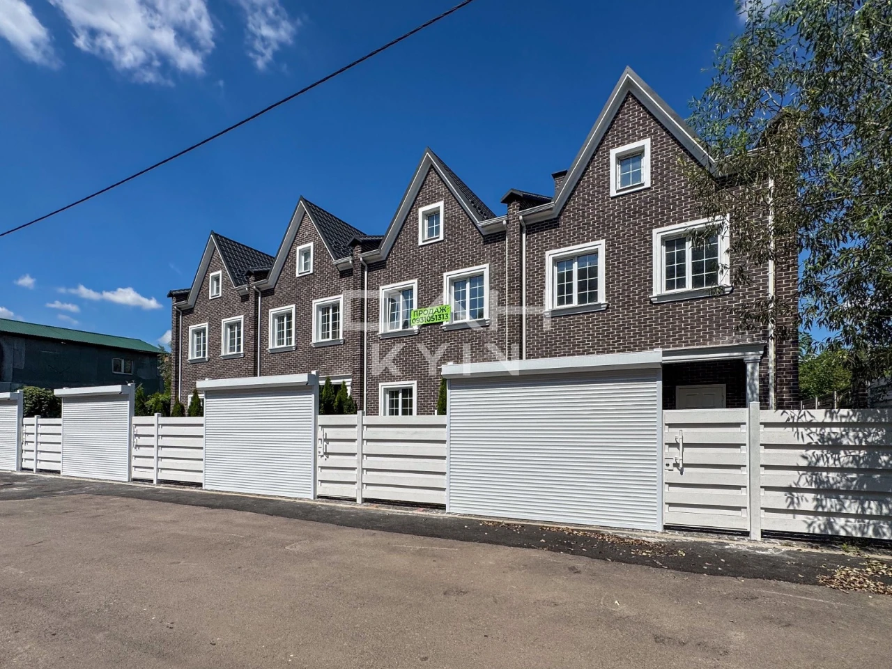 Townhouse 134 m² + 50 m², in Kyiv, dead-end street, near ЖК