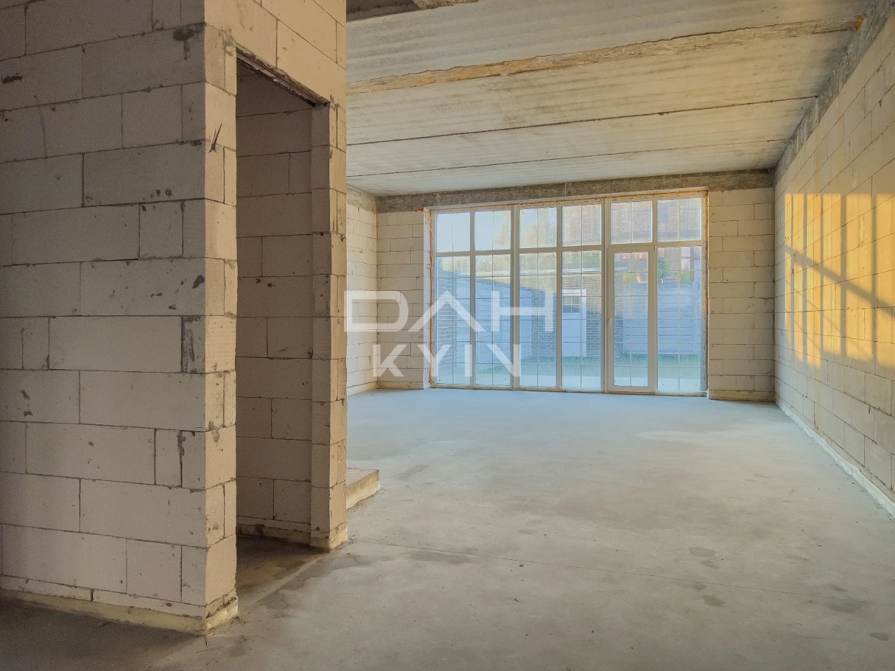 Townhouse 134 m² + 50 m², in Kyiv, dead-end street, near ЖК
