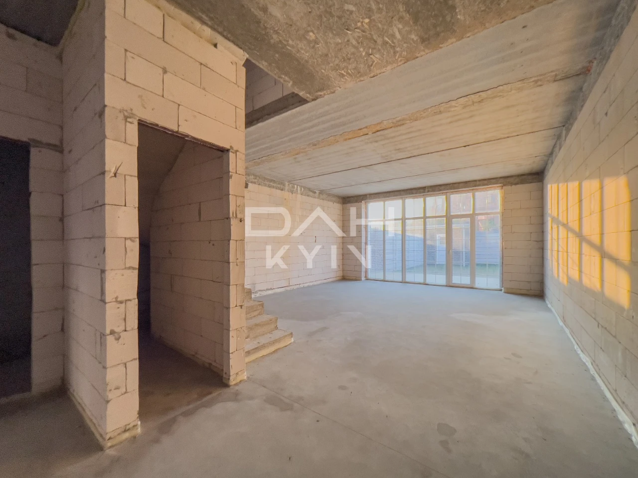 Townhouse 134 m² + 50 m², in Kyiv, dead-end street, near ЖК