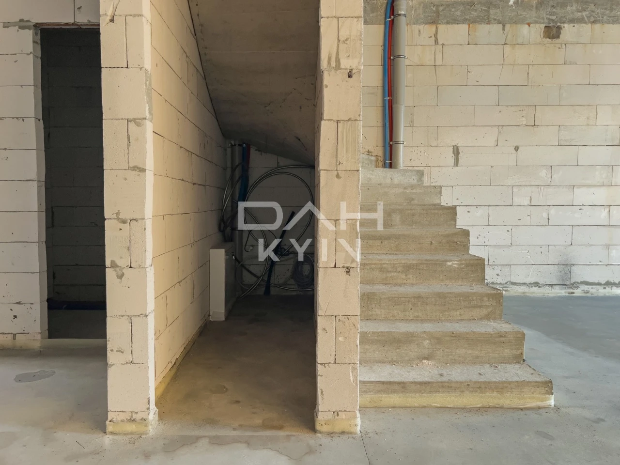 Townhouse 134 m² + 50 m², in Kyiv, dead-end street, near ЖК