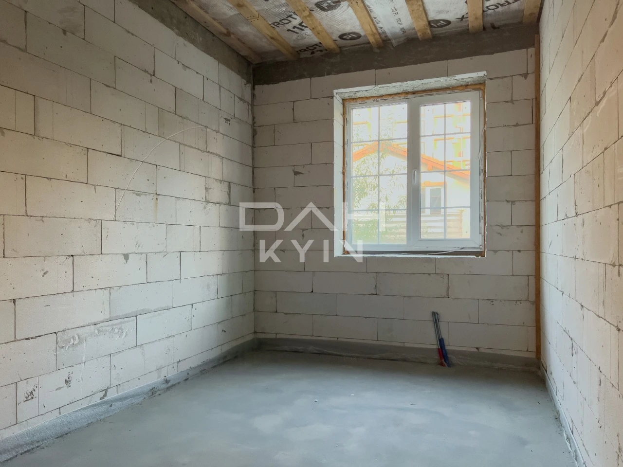 Townhouse 134 m² + 50 m², in Kyiv, dead-end street, near ЖК