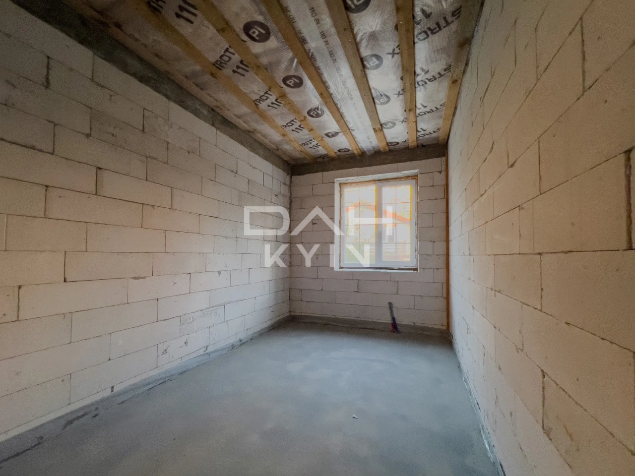 Townhouse 134 m² + 50 m², in Kyiv, dead-end street, near ЖК