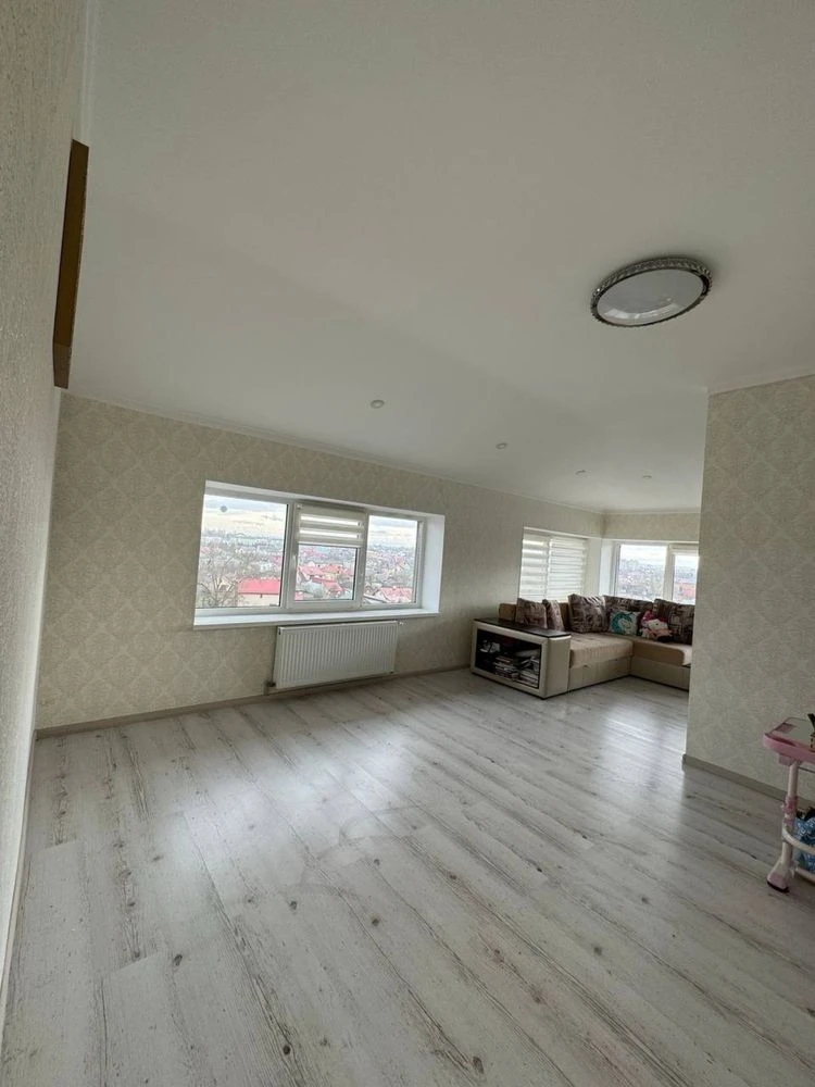 Sale of the cheapest 3-room apartment with renovation in a new building!