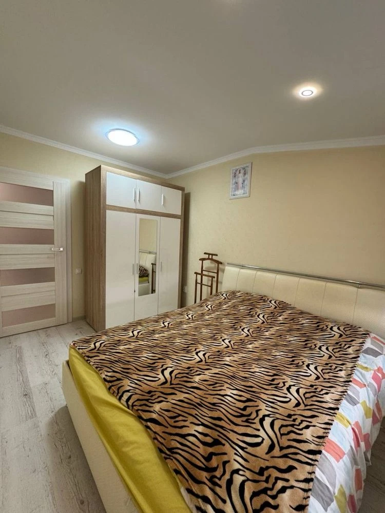 Sale of the cheapest 3-room apartment with renovation in a new building!