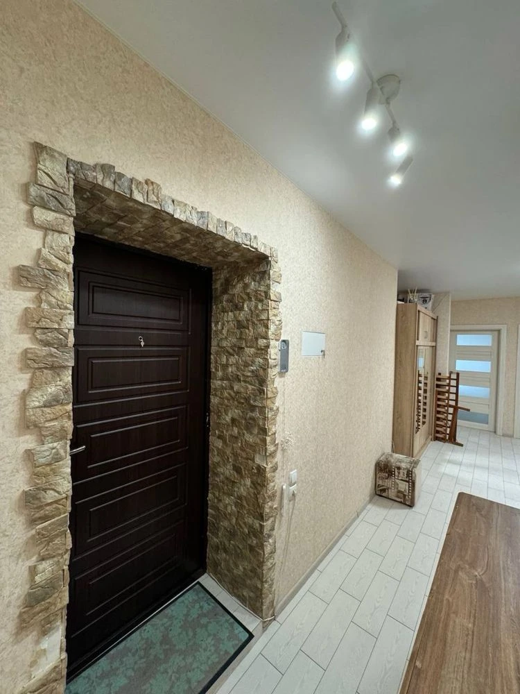 Sale of the cheapest 3-room apartment with renovation in a new building!