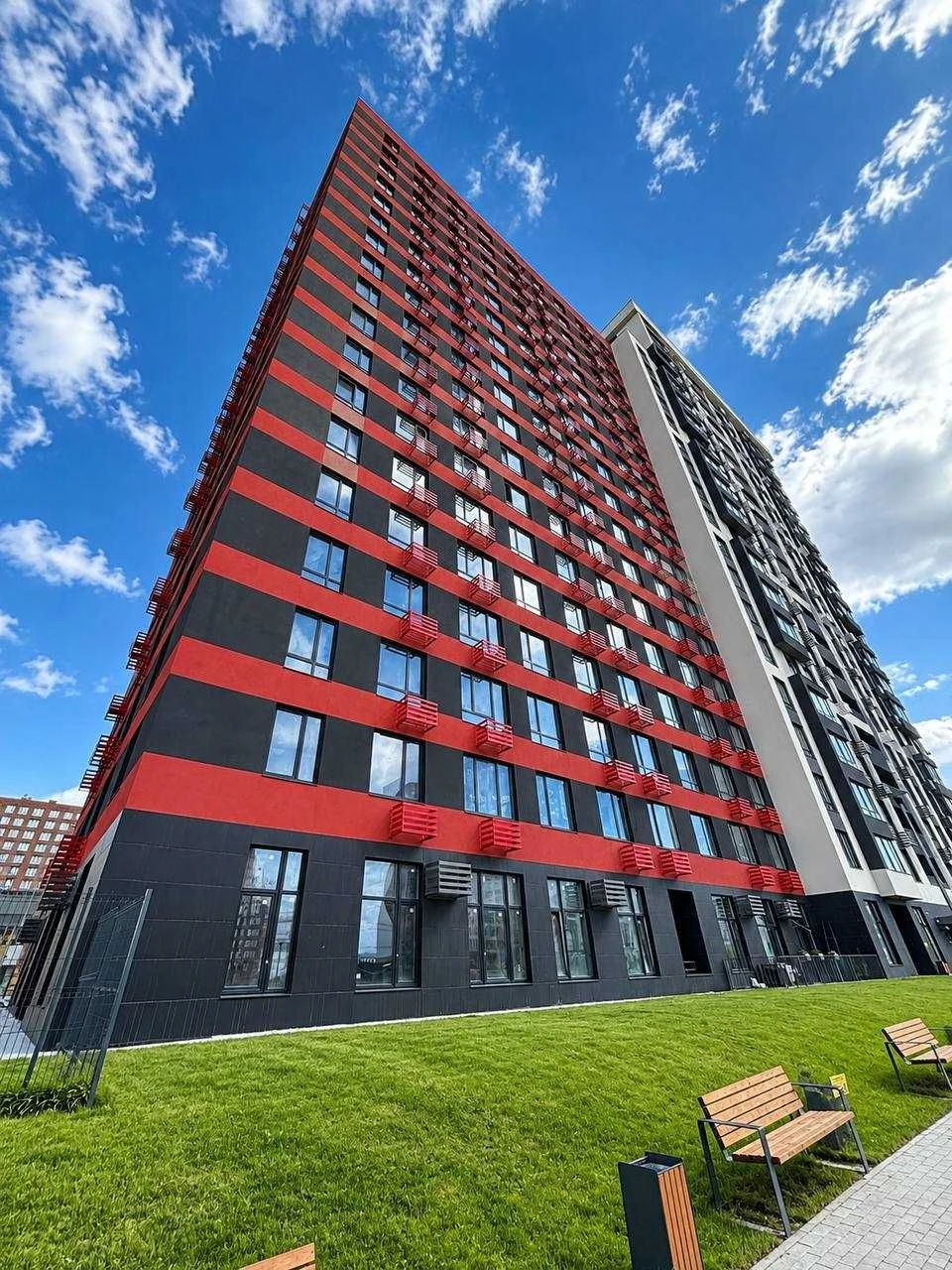 Two-bedroom apartment with a wardrobe without renovation in the Warsaw residential complex