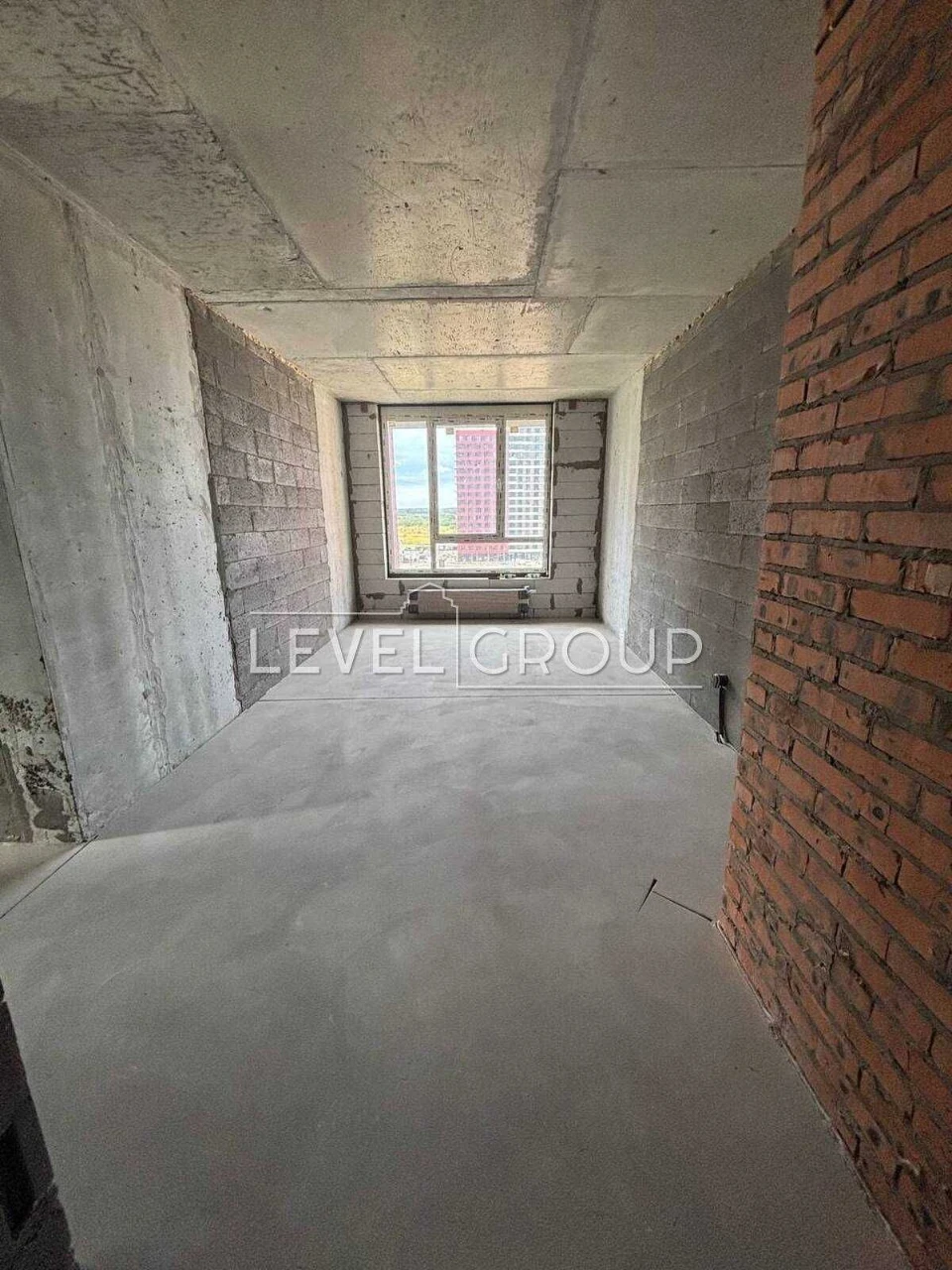 Two-bedroom apartment with a wardrobe without renovation in the Warsaw residential complex