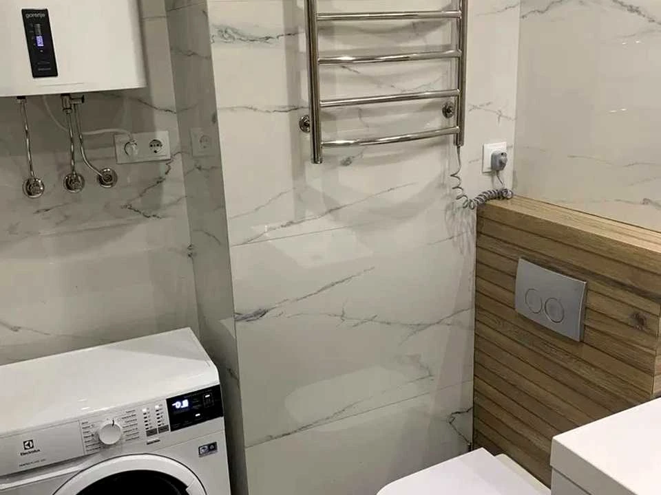 Квартира. Київ, Предславинська вул.