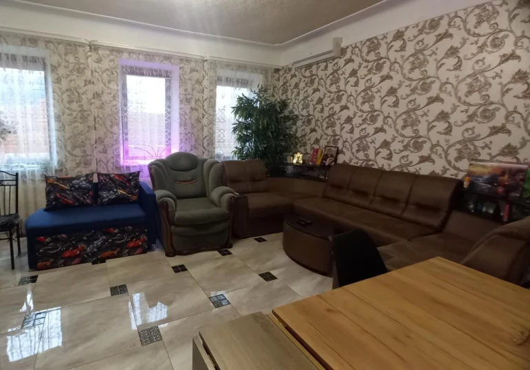 Продам капітальний будинок в районі пр Металургів