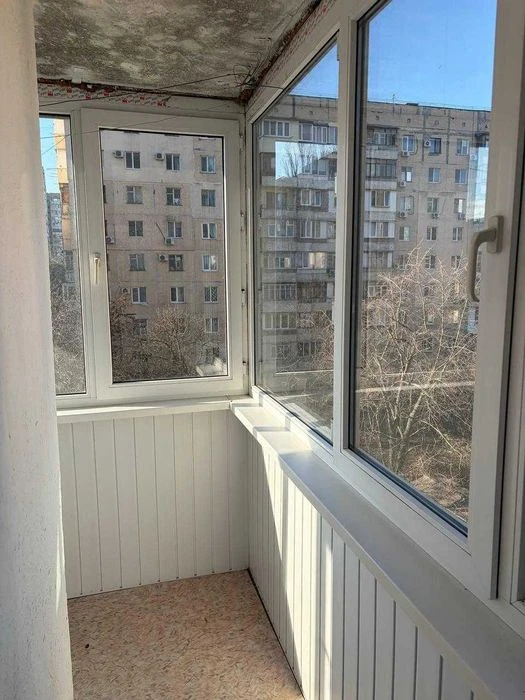 2х комнатная теплая квартира с большим балконом на Бочарова/Се