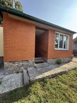 2 окремі + холл , частина будинку 53м² з власним і спільним