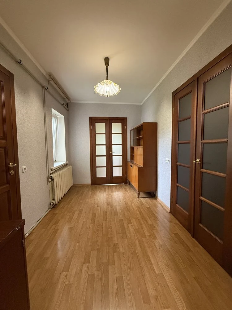 2 окремі + холл , частина будинку 53м² з власним і спільним