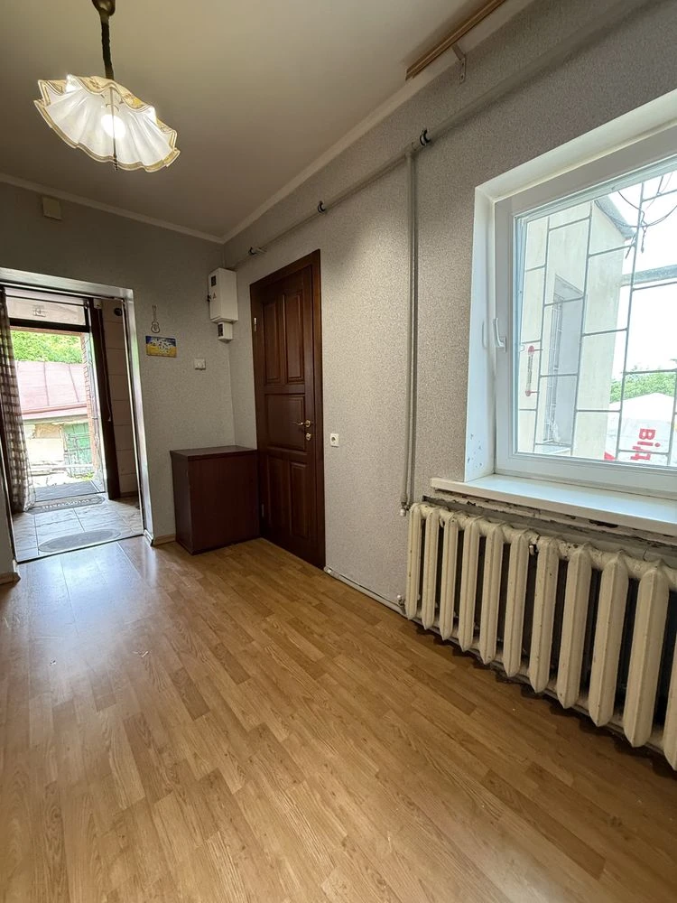 2 окремі + холл , частина будинку 53м² з власним і спільним