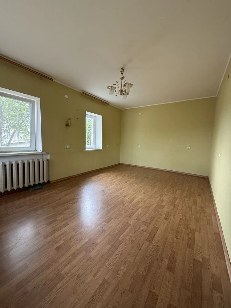 2 окремі + холл , частина будинку 53м² з власним і спільним