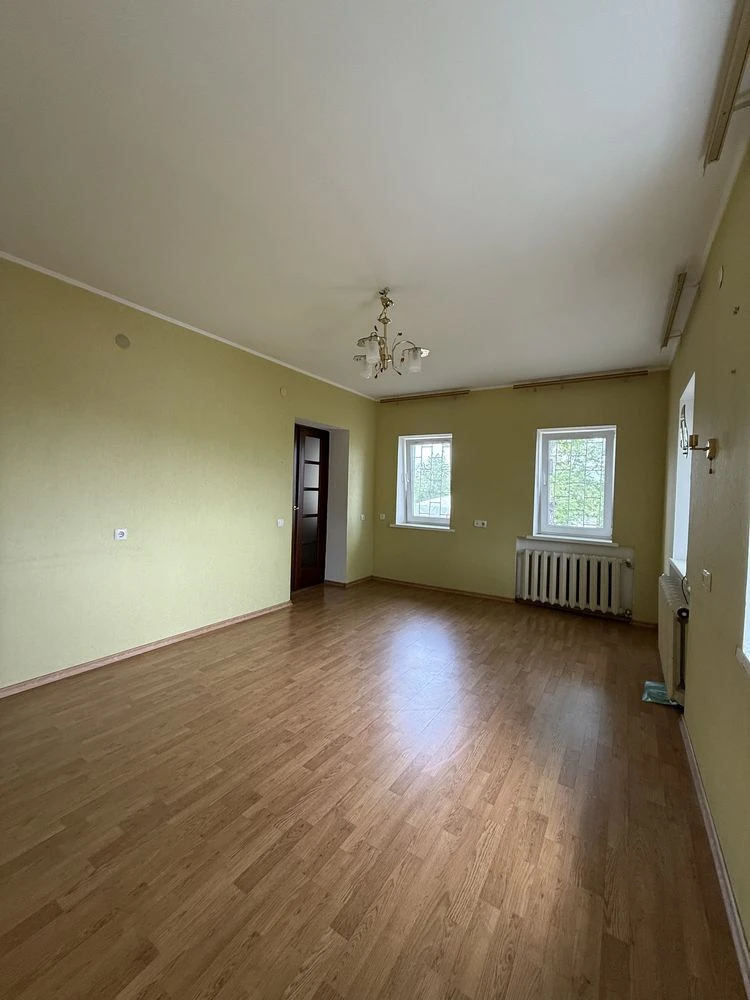 2 окремі + холл , частина будинку 53м² з власним і спільним