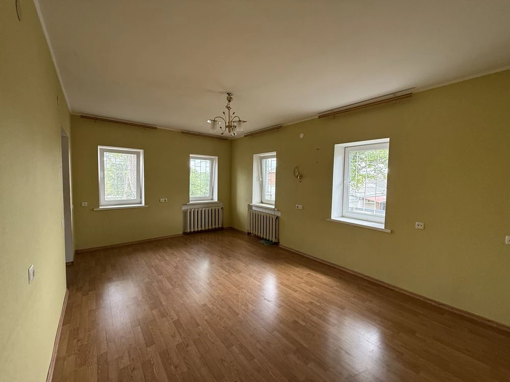 2 окремі + холл , частина будинку 53м² з власним і спільним