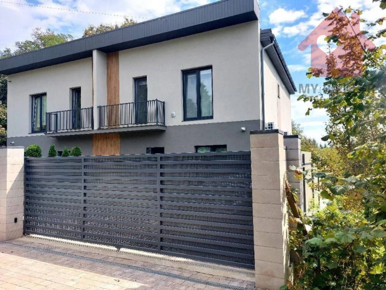 Продаж сучасного котеджу у тихому та спокійному місці