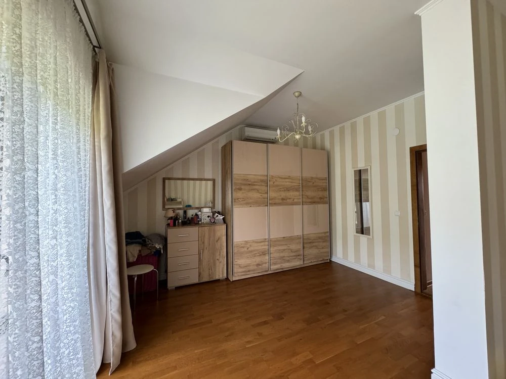 Продаж котеджу, вул. Джерельна