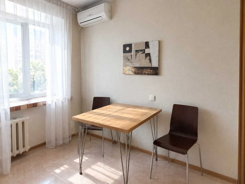 2-room 52 sq m Center Шевchenkovsky Tarasivsky University Nazir
