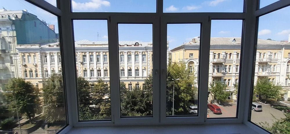 2-room 52 sq m Center Шевchenkovsky Tarasivsky University Nazir