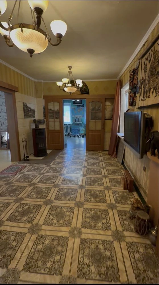 Продається просторий 6-кімнатний будинок 138 м²