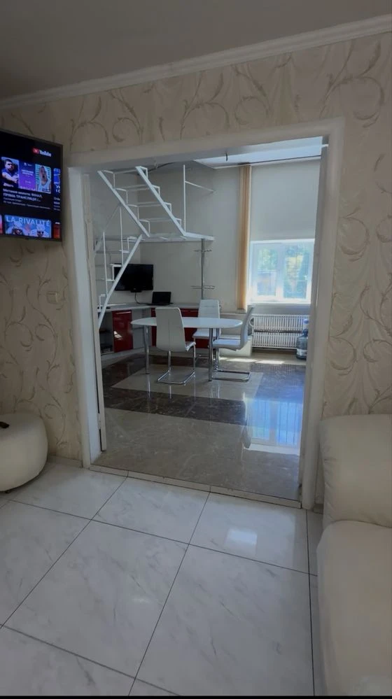 Продається просторий 6-кімнатний будинок 138 м²