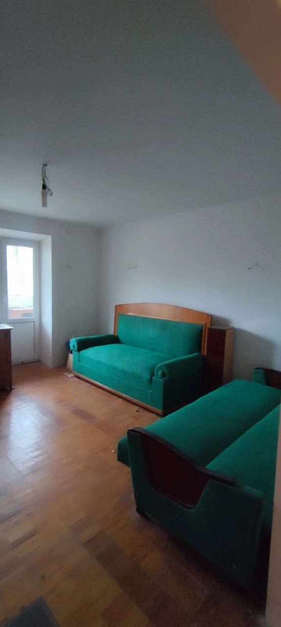 For Sale 3-Room Apartment on Heroes Descentnikov Street