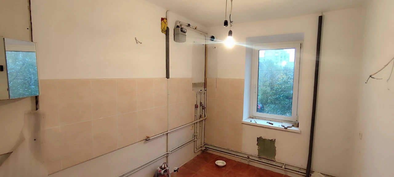 For Sale 3-Room Apartment on Heroes Descentnikov Street