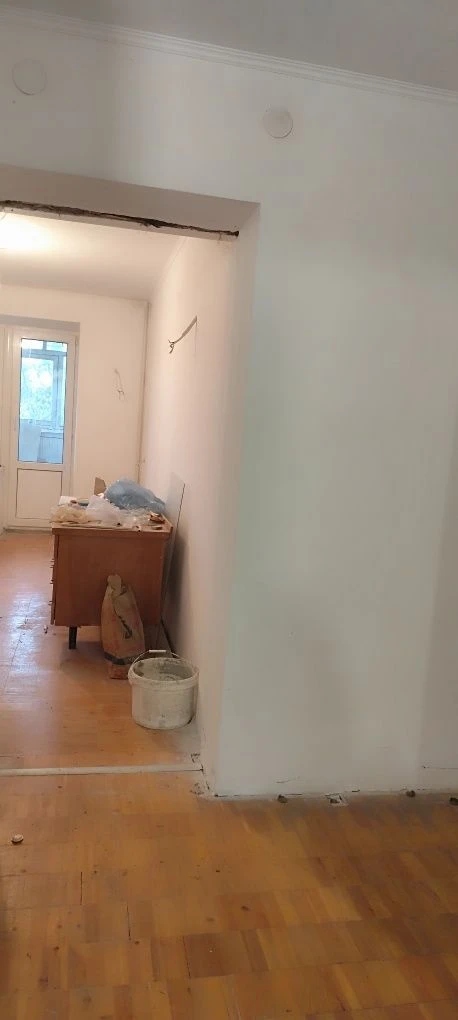 For Sale 3-Room Apartment on Heroes Descentnikov Street