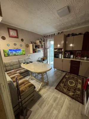 Будинок на Баранівці біля річки