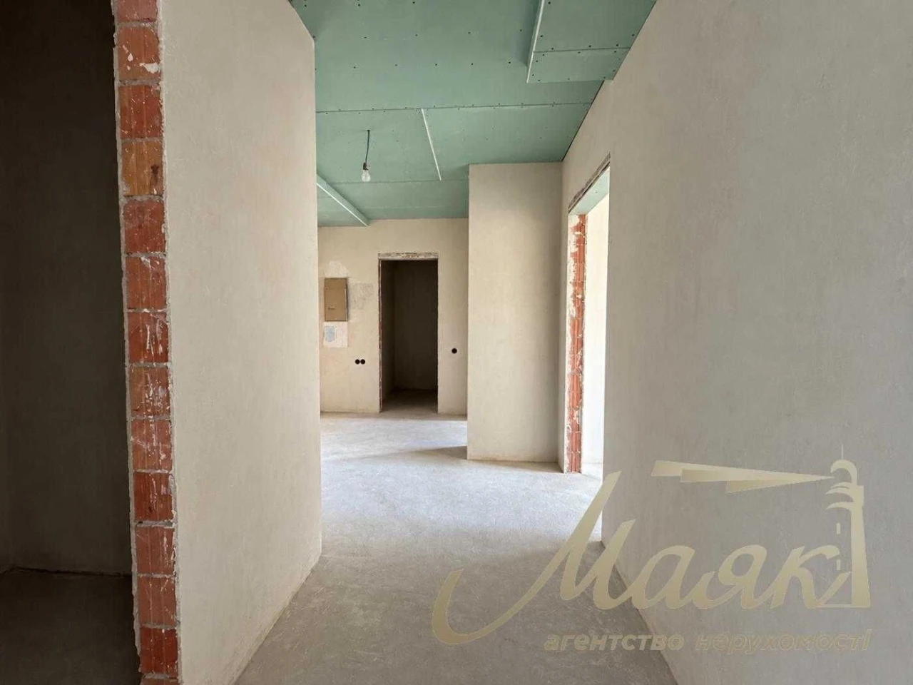Sale of a 3-room apartment in a renovated condition, 86 sq.m., French Quarter Residential Complex