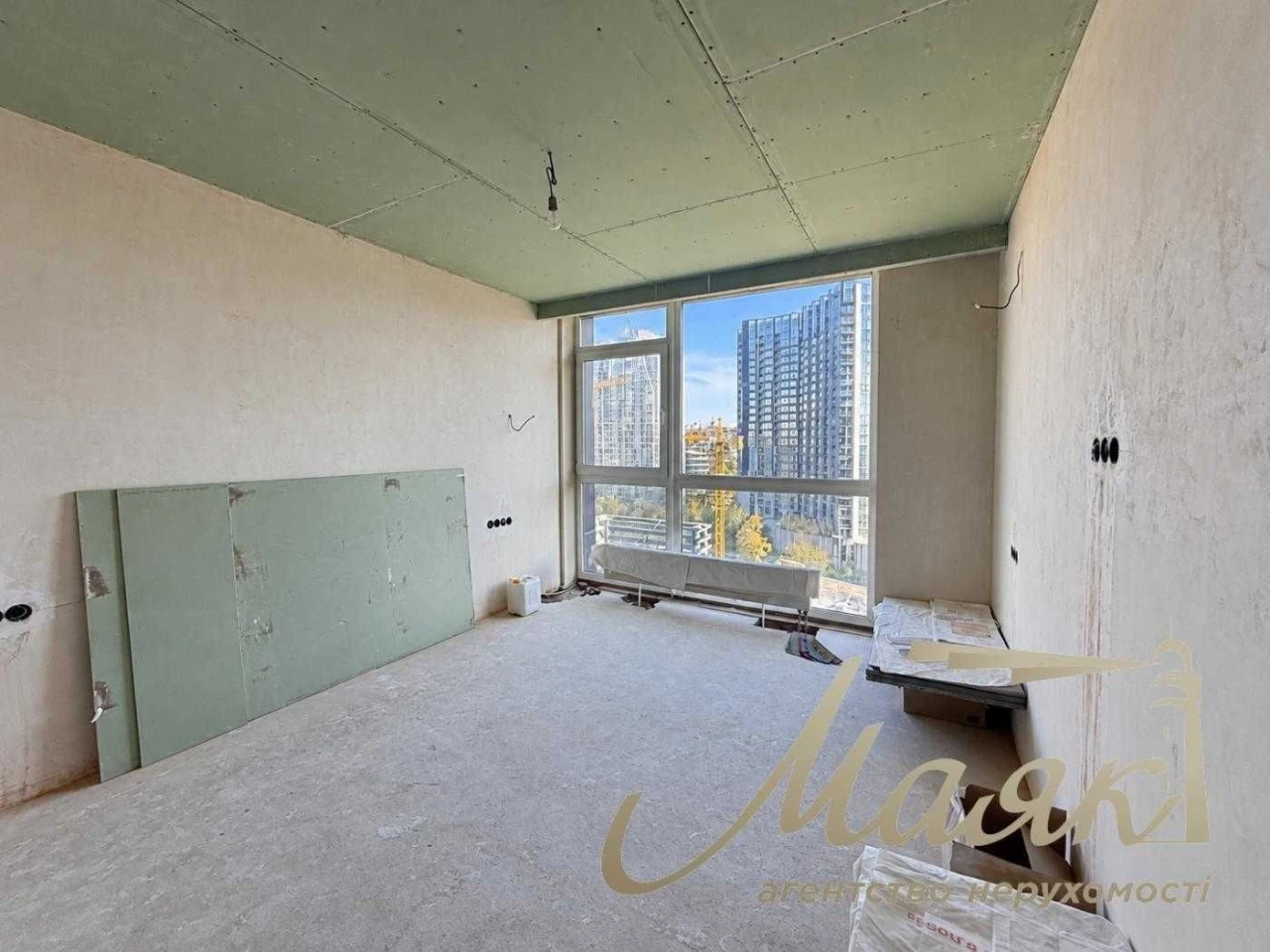Sale of a 3-room apartment in a renovated condition, 86 sq.m., French Quarter Residential Complex