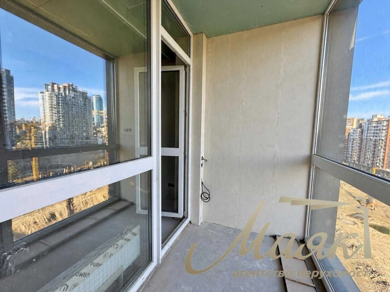 Sale of a 3-room apartment in a renovated condition, 86 sq.m., French Quarter Residential Complex