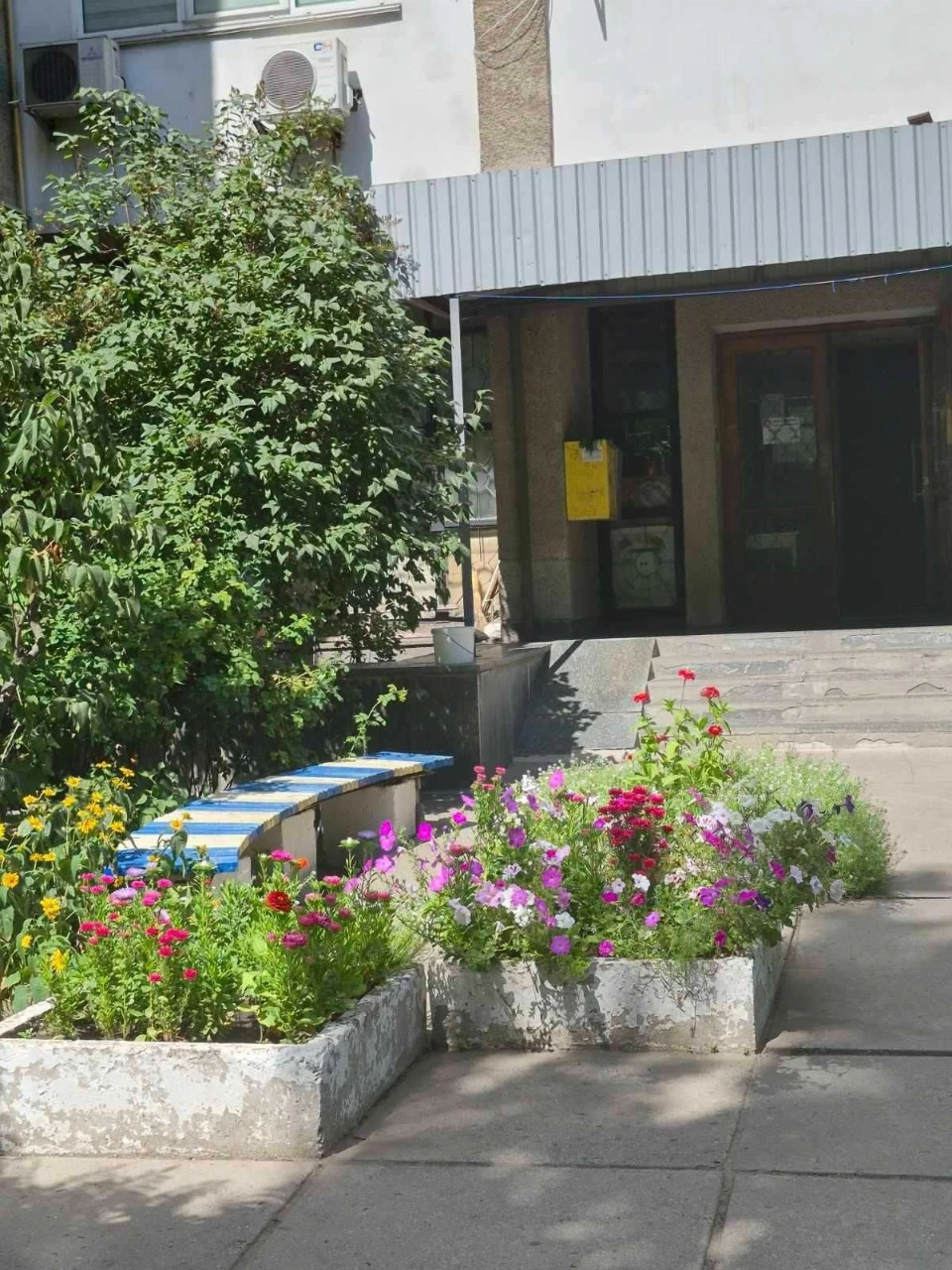 Sale of a 3-room apartment on Raisa Okpna Street ("Sovmin", monolithic walls)