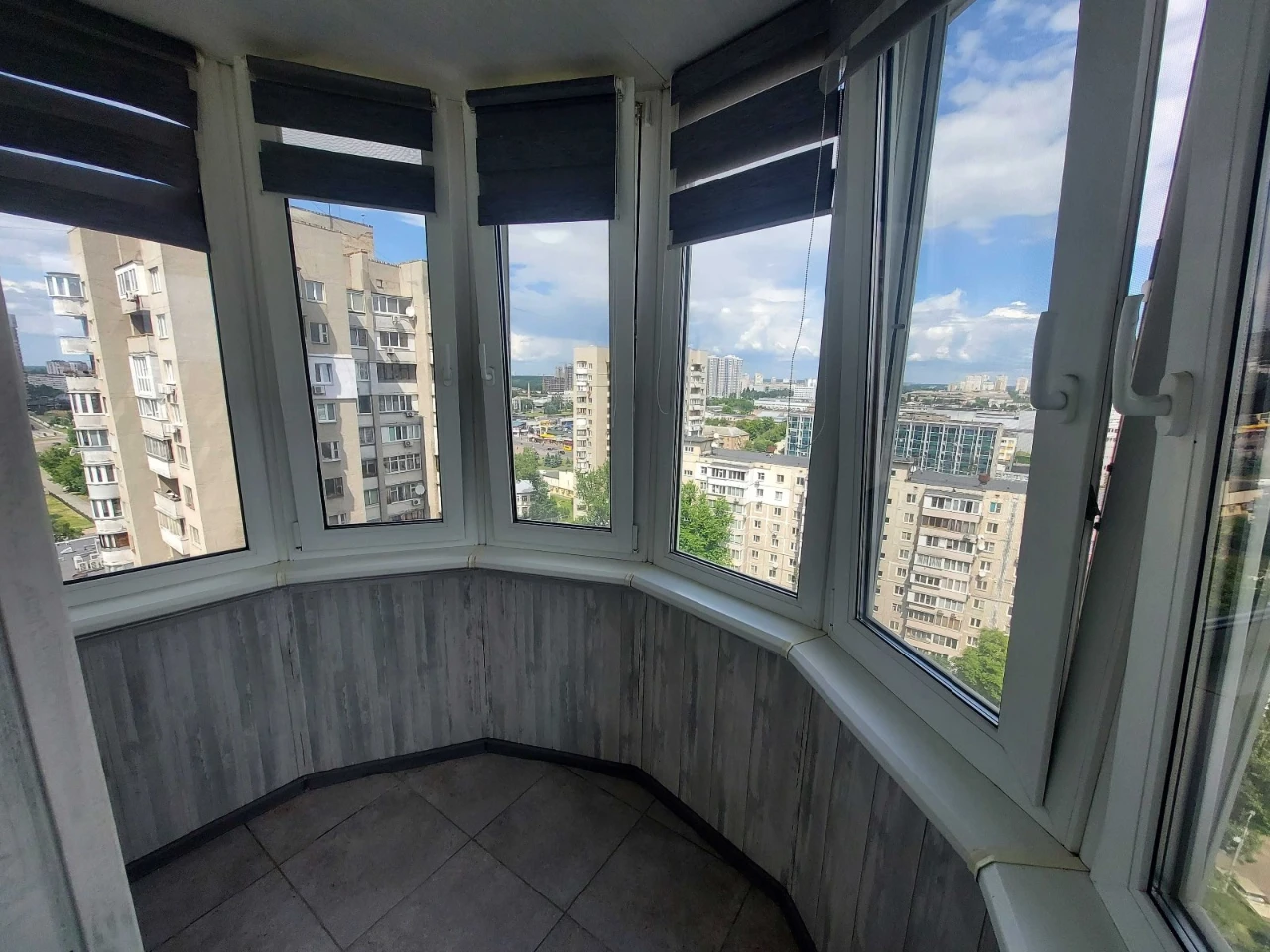 Sale of a 3-room apartment on Raisa Okpna Street ("Sovmin", monolithic walls)