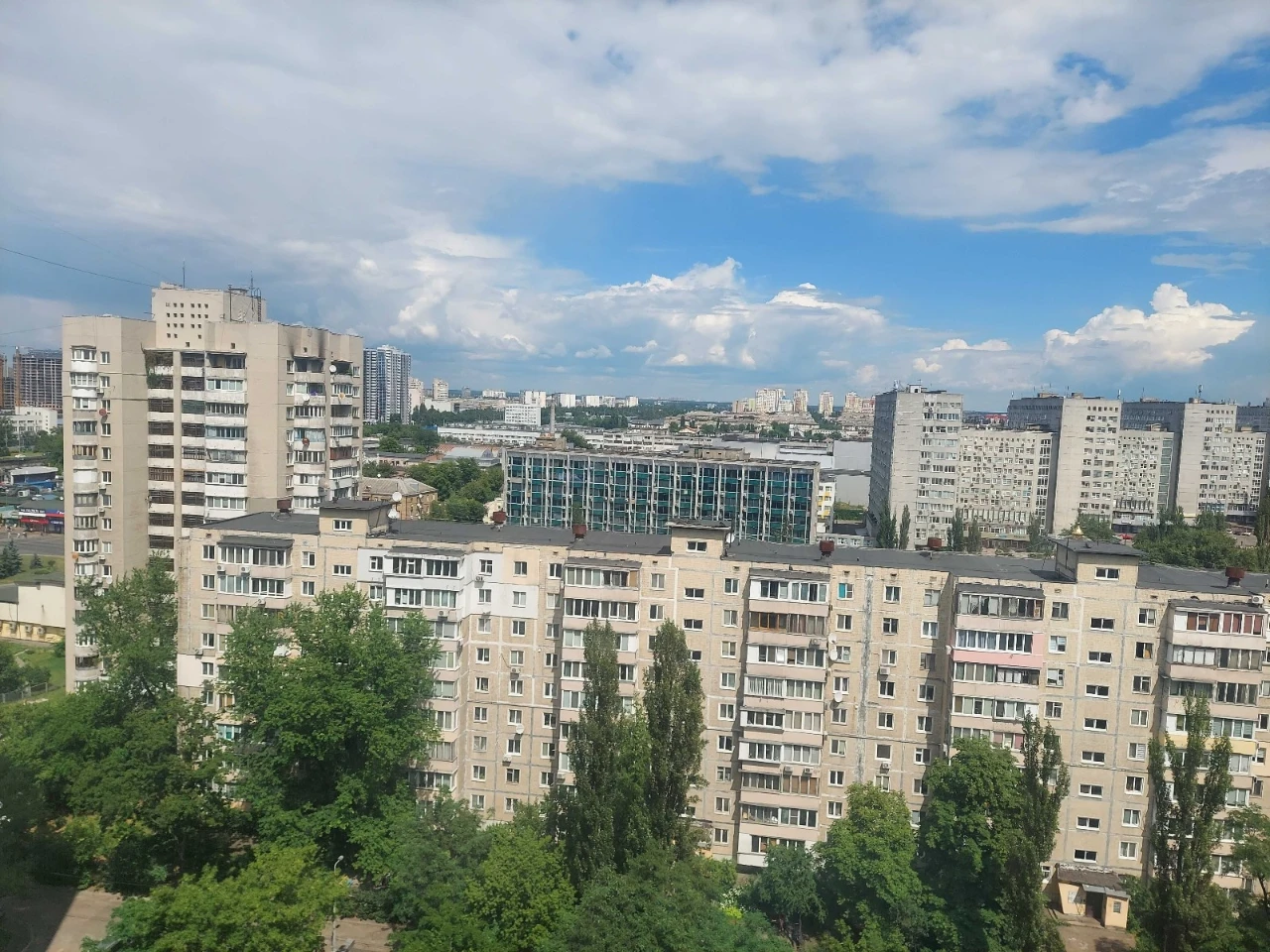 Sale of a 3-room apartment on Raisa Okpna Street ("Sovmin", monolithic walls)